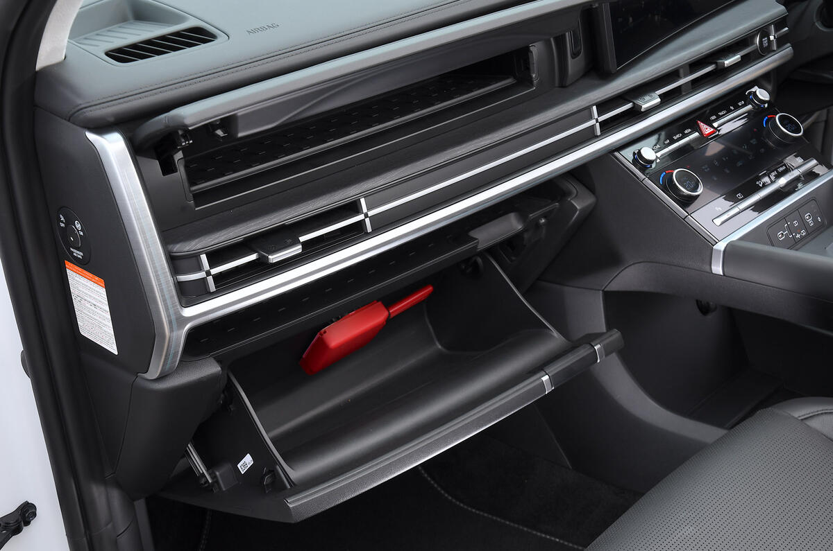 16 Hyundai Santa Fe 2024 review more storage