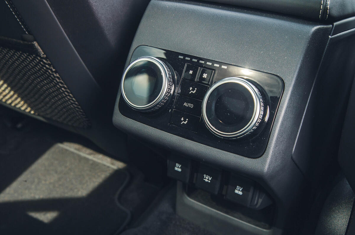 16 Jaguar i Pace Sport 400 RT 2023 console centrale arrière