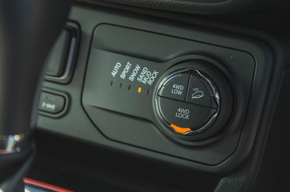 16 Jeep Renegade 4xe 2021 RT awd controls