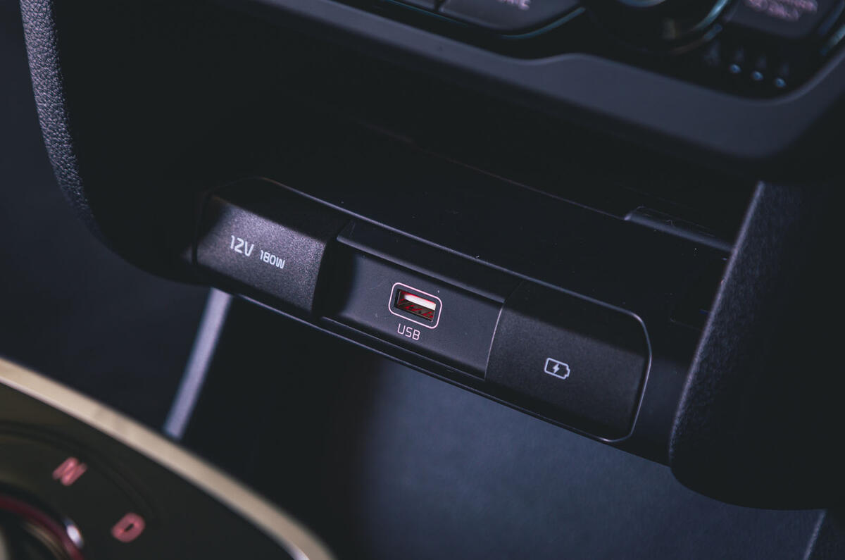 Kia e-Niro 2019 road test review - USB port