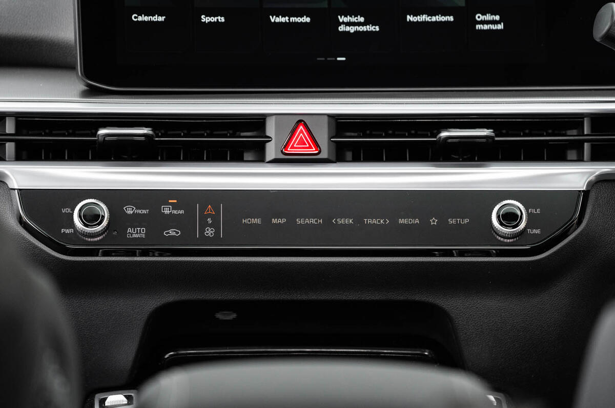 16 Kia Sorento 2024 review touch bar