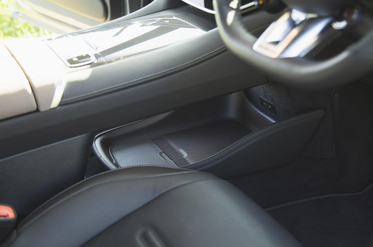 16 Mercedes AMG EQS 53 2022 RT centre console