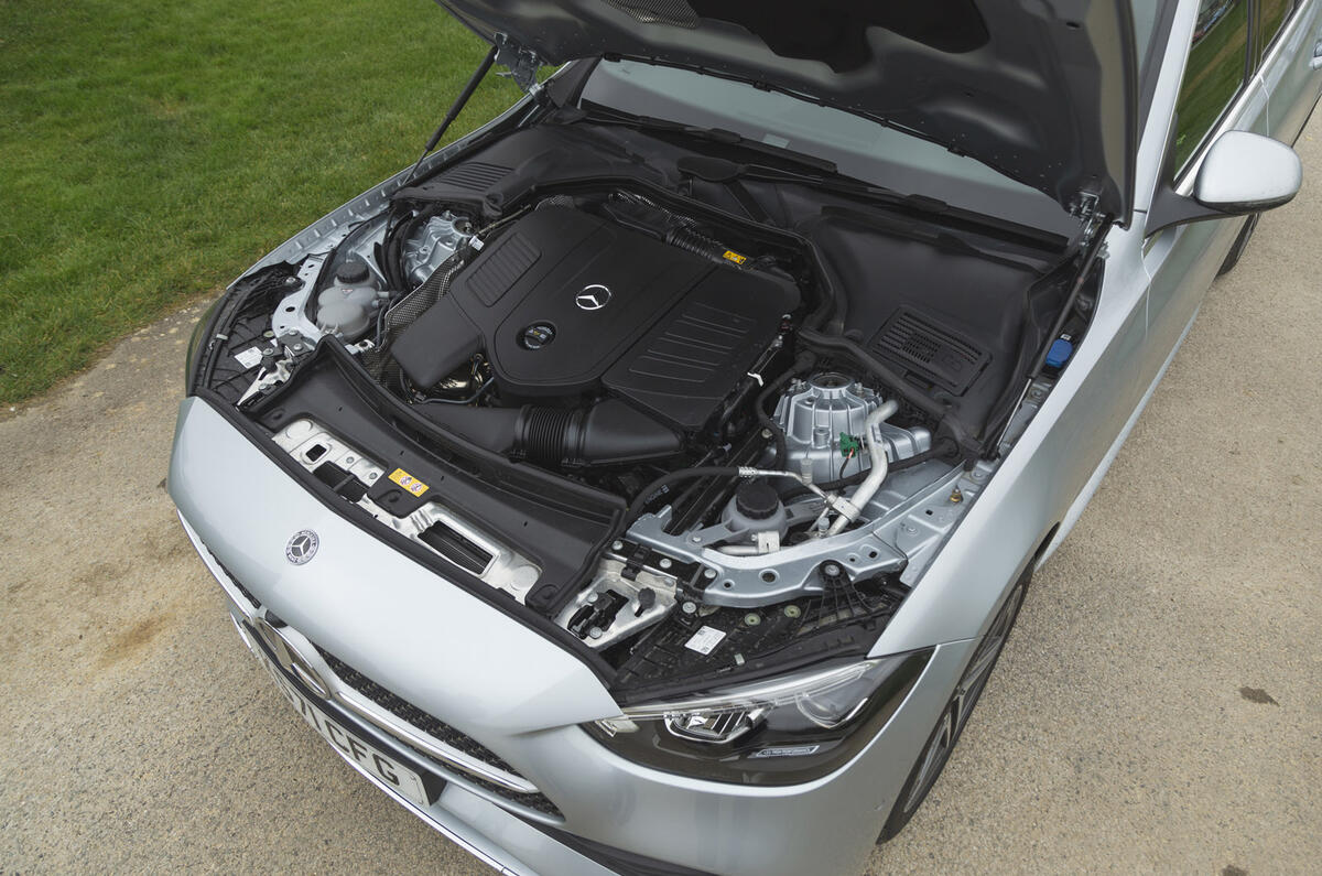 16 Mercedes C class C300e RT 2022 engine