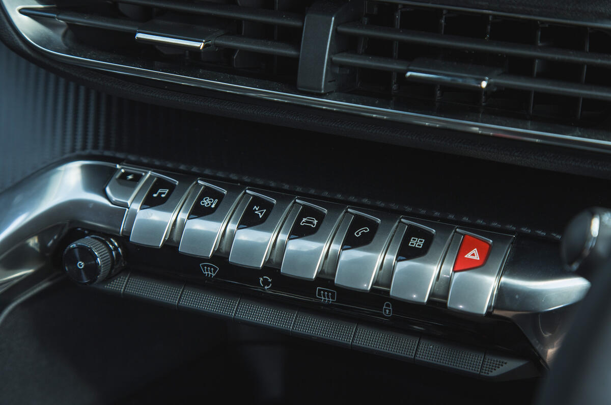 16 Peugeot 3008 2021 RT piano keys 16 Peugeot 3008 2021 RT piano keys