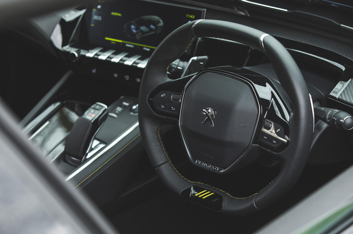 16 Peugeot 508 PSE SW 2021 RT steering wheel