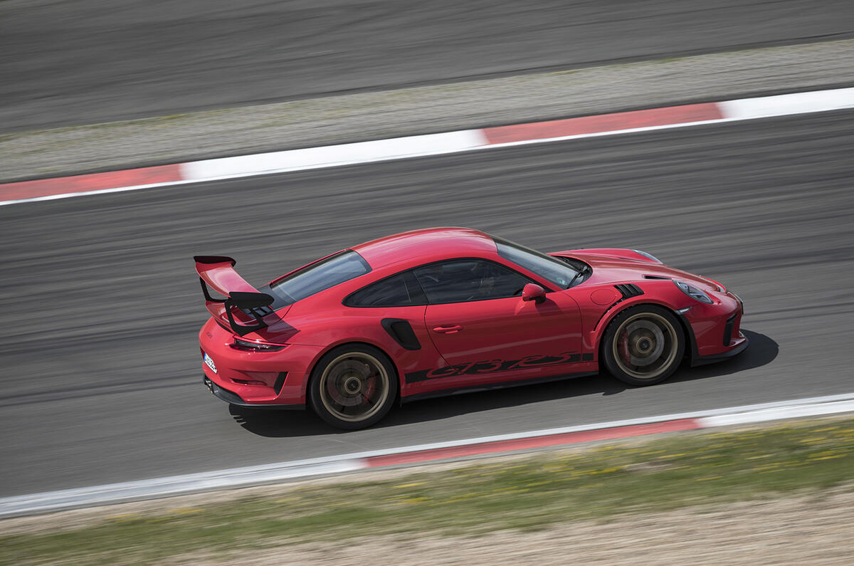 Porsche 911 GT3 RS 2018 review side