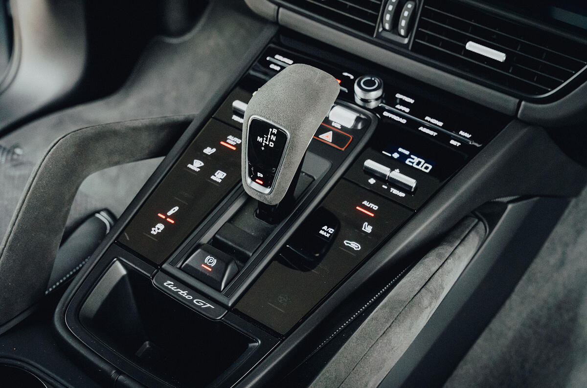 16 Porsche Cayenne Turbo GT gearlever