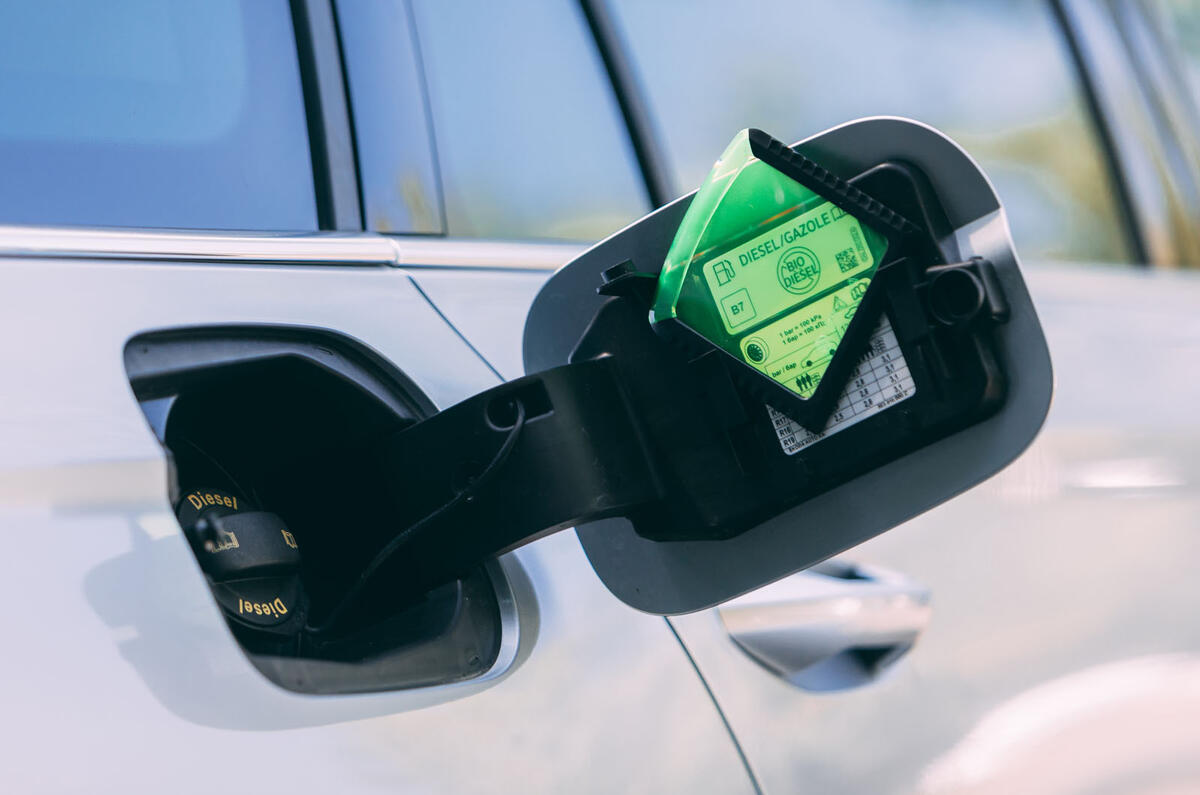 Skoda Octavia Estate 2020 road test review - ice scraper