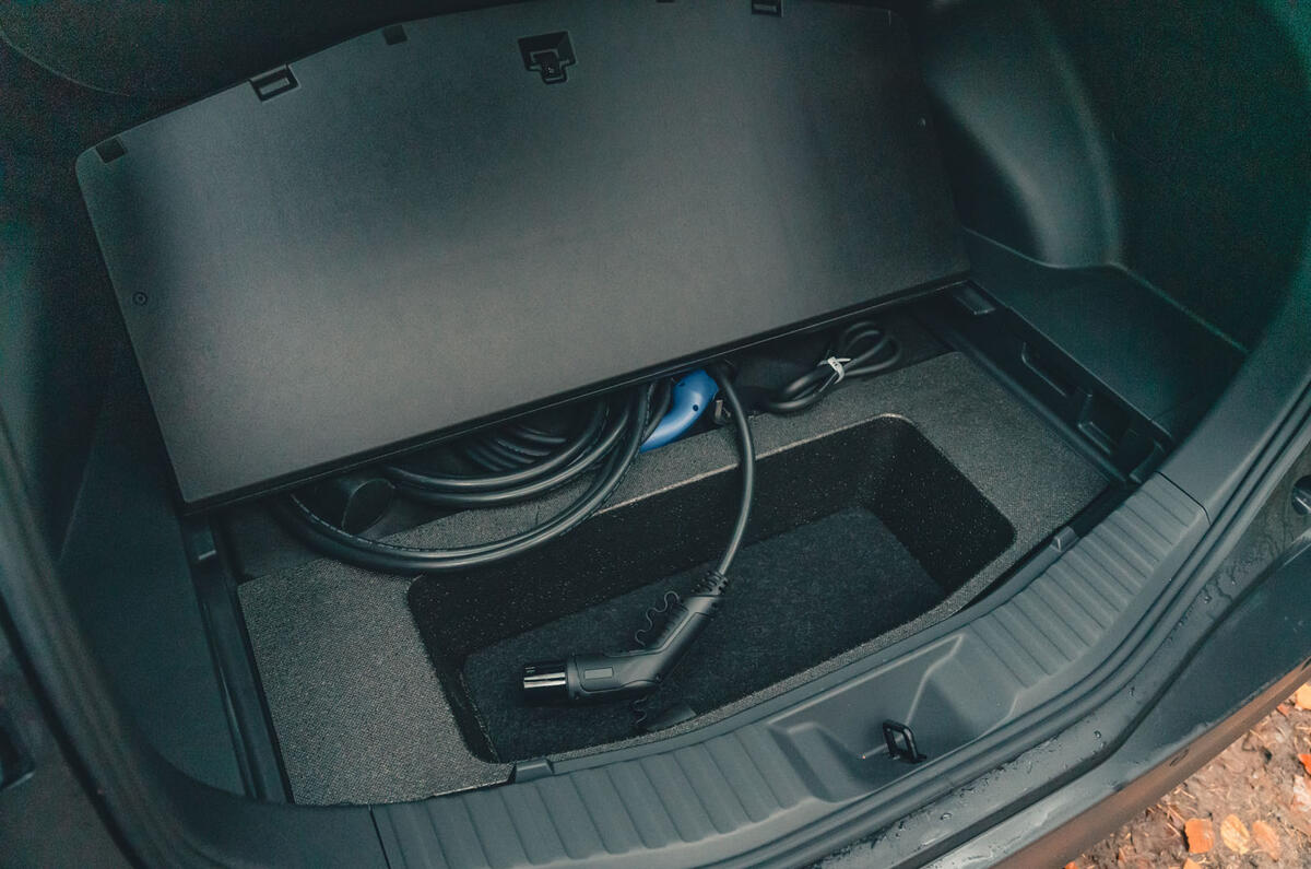 16 Toyota bZ4X AWD RT 2023 underfloor boot