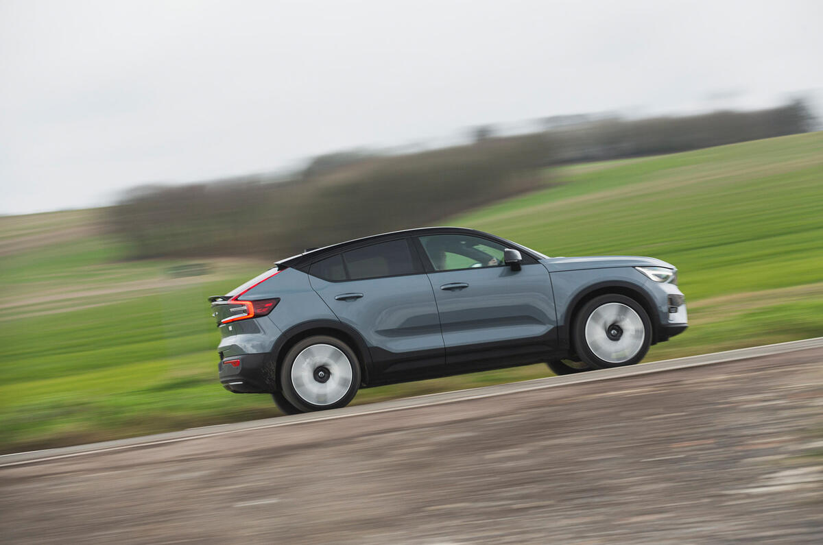 16 Volvo C40 Recharge RoadTest 2022 side action