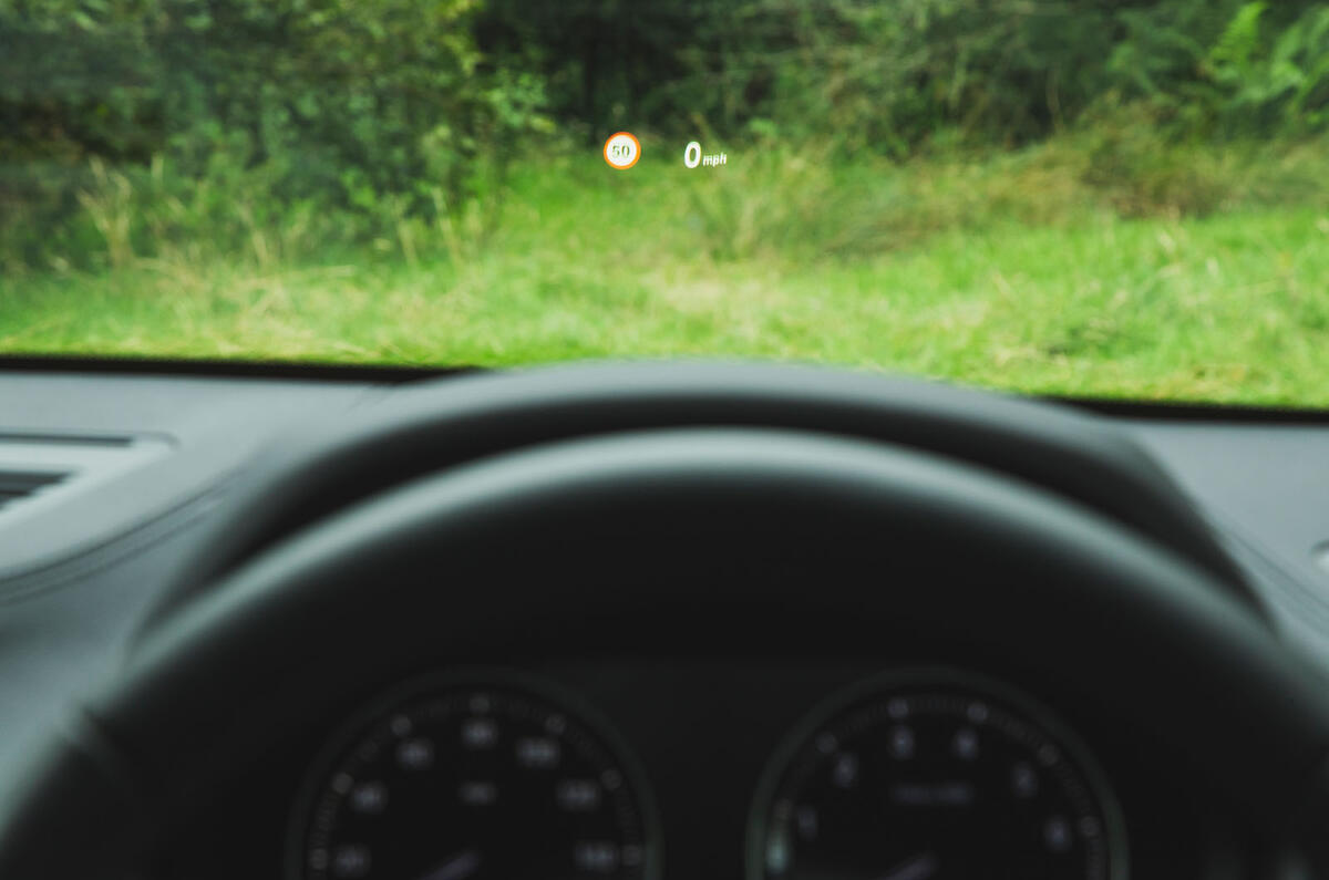 BMW X2 M35i 2019 road test review - heads-up display