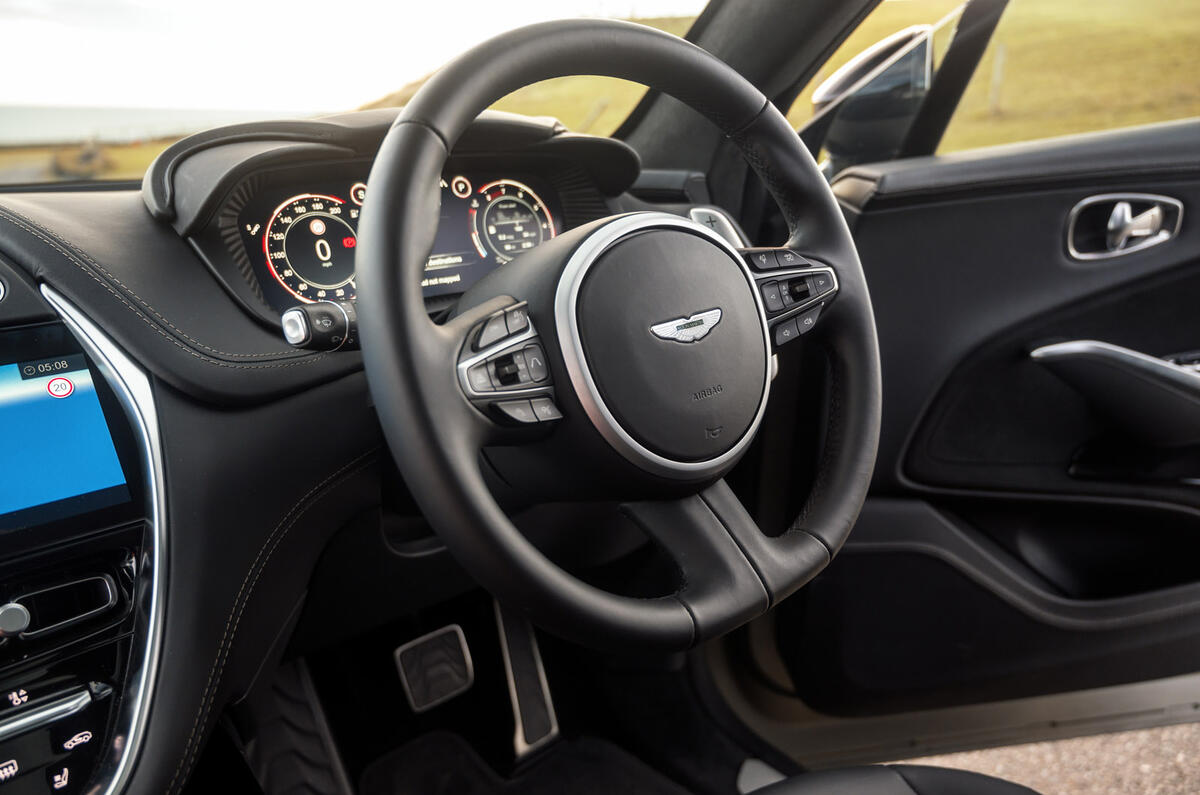 17 Aston Martin DBX 707 RT 2022 steering wheel 17 Aston Martin DBX 707 RT 2022 steering wheel