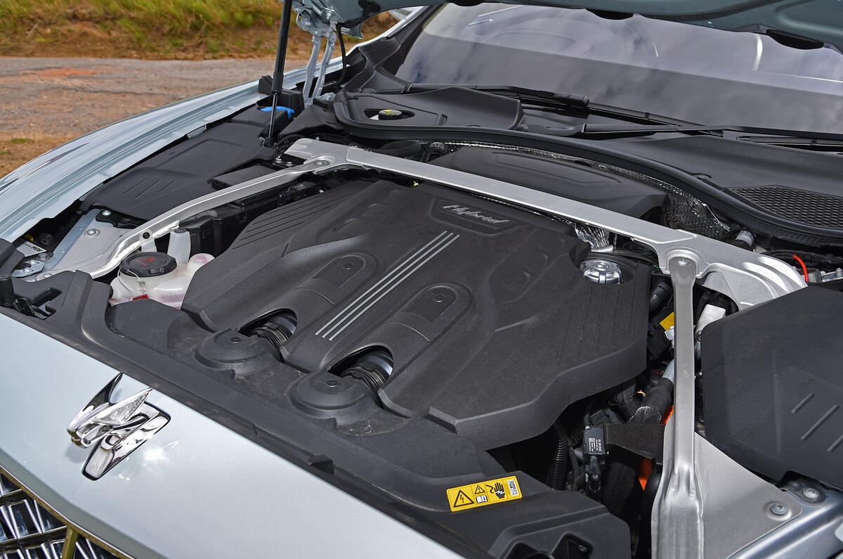17 Bentley Flying Spur Hybrid RT 2022 engine