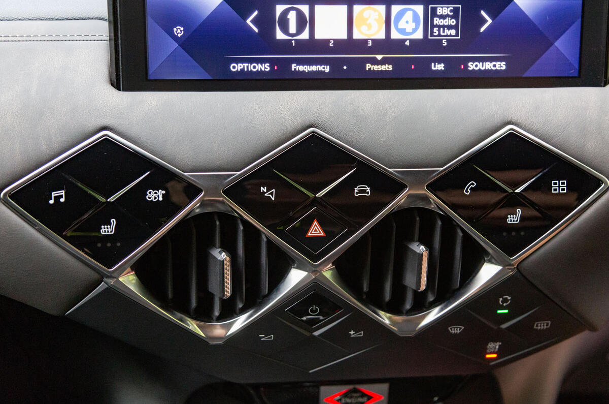 DS 3 Crossback 2019 road test review - climate controls