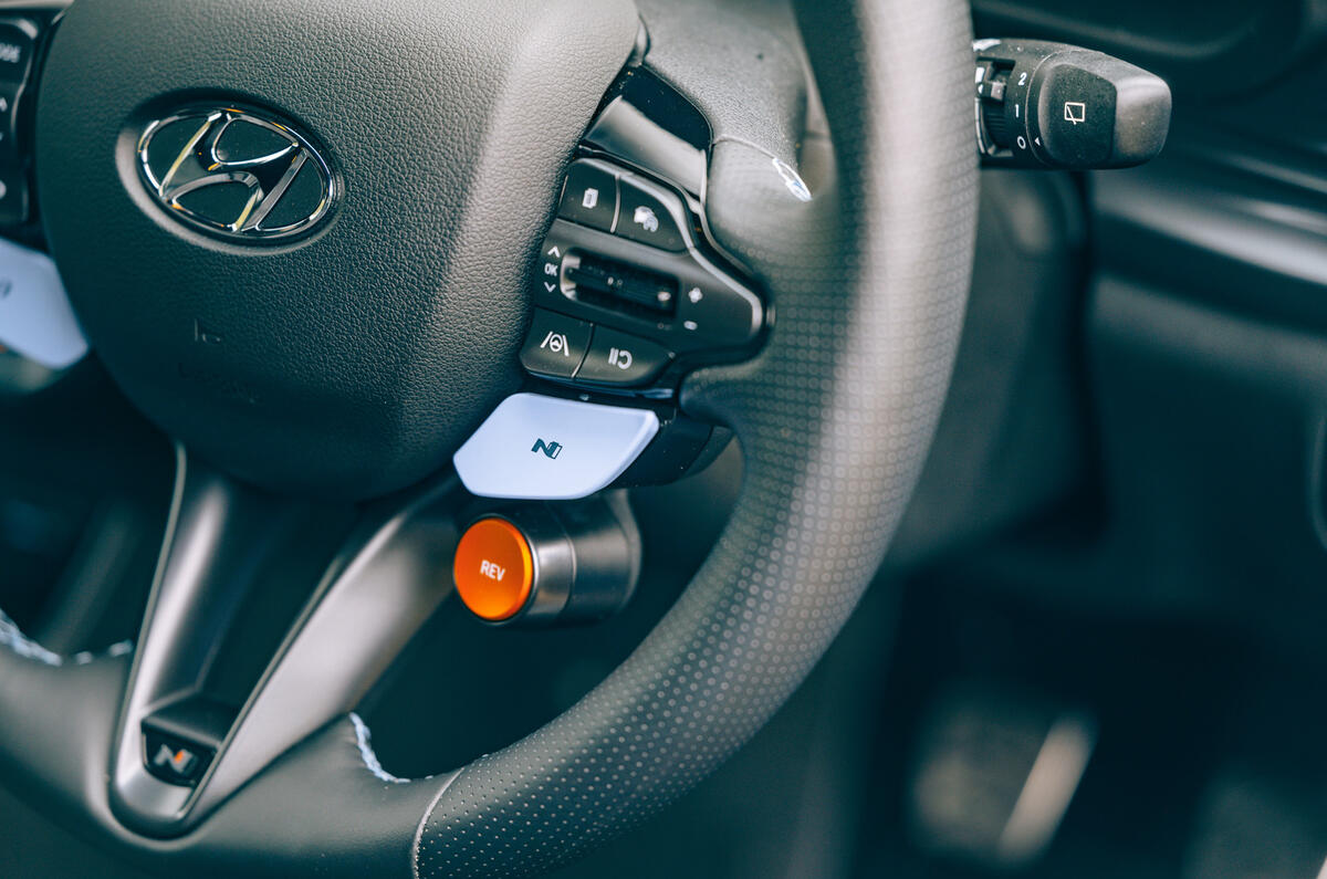 17 Hyundai i20 N 2021 RT N buttons