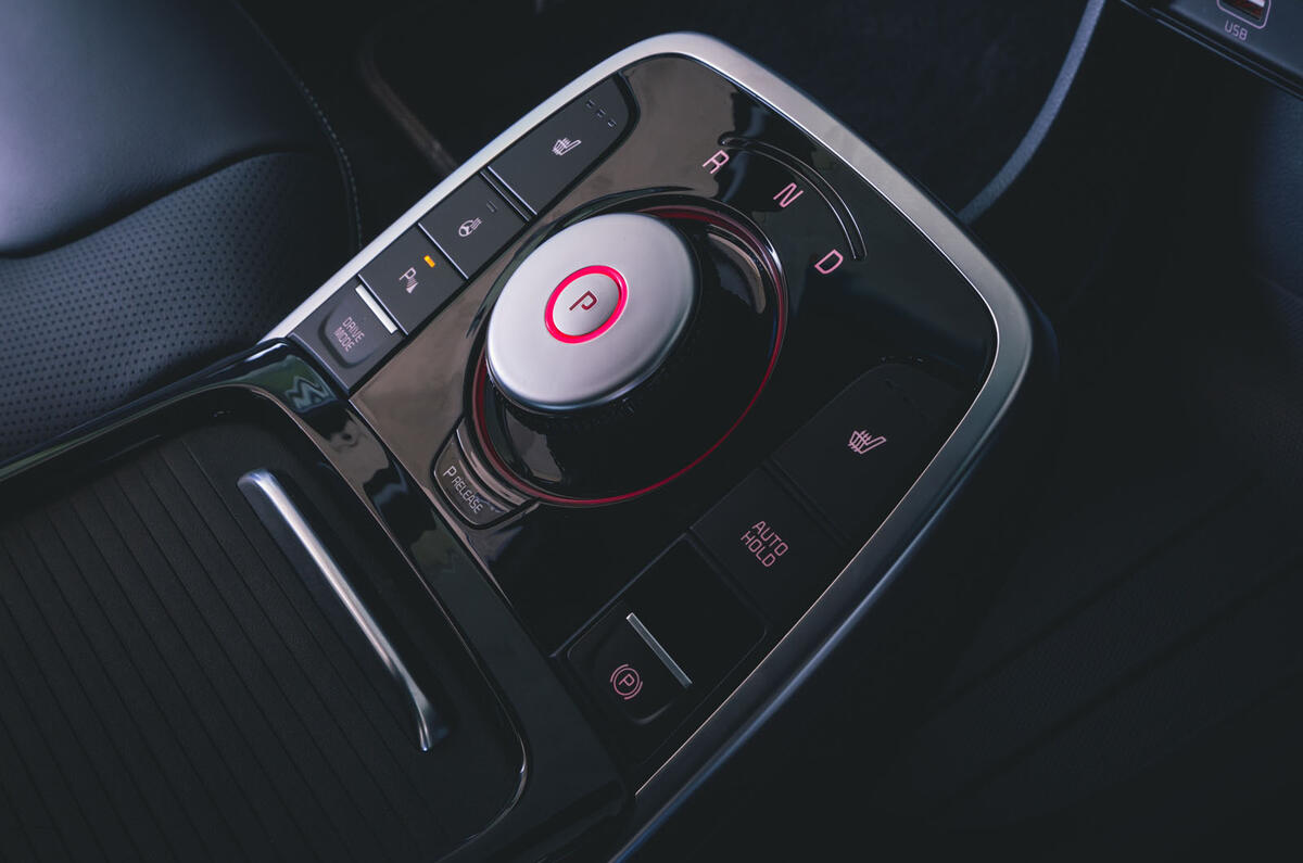 Kia e-Niro 2019 road test review - centre console