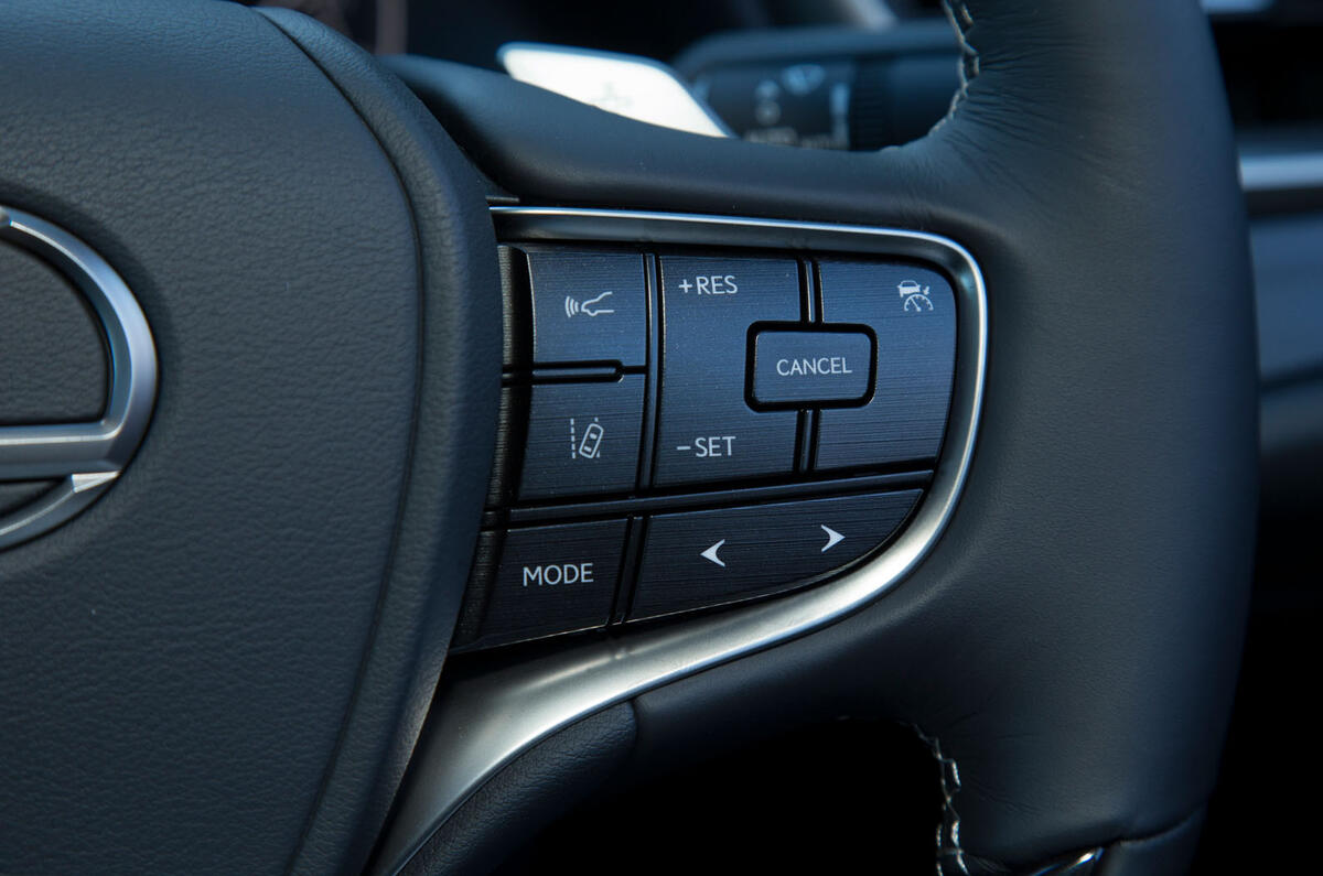 Lexus ES 2019 road test review - steering wheel controls