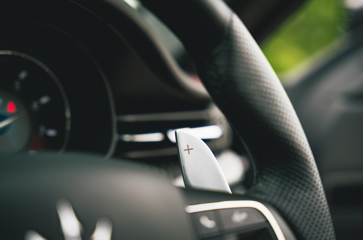 17 Maserati Quattroporte trofeo 2021 RT paddle shifters