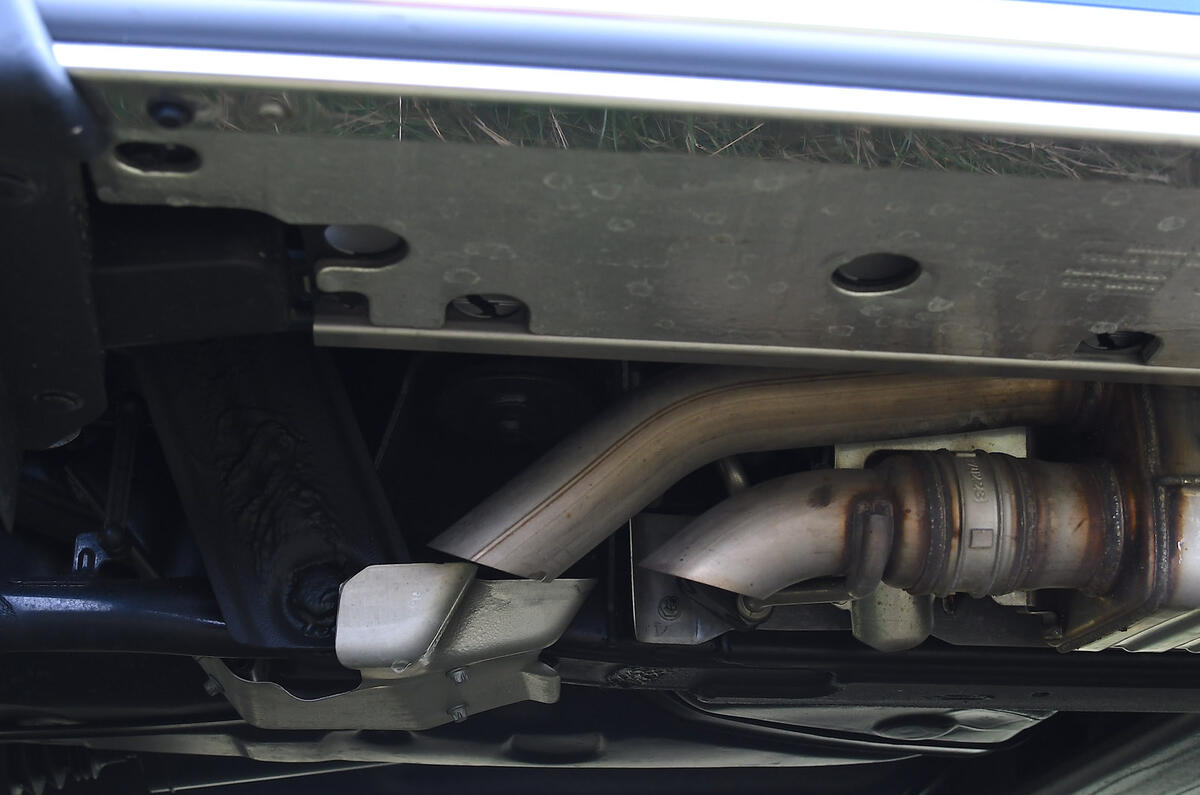 17 Mercedes G500 G Wagen 2024 review exhaust sidepipe