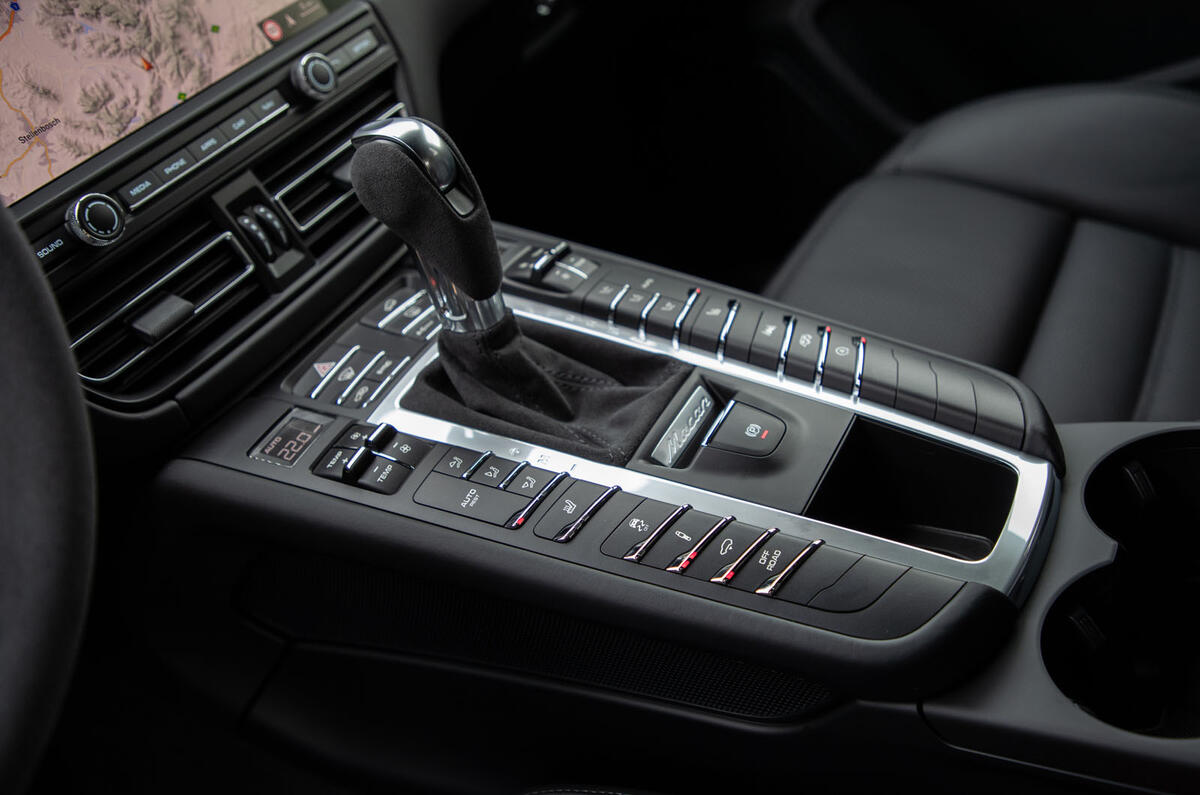 Porsche Macan Turbo 2019 road test review - centre console