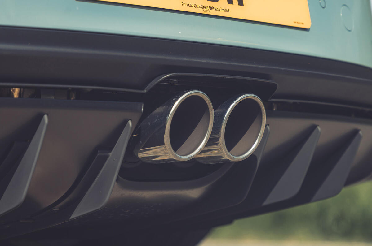 17 Porsche 911 S:T 2024 exhaust 17 Porsche 911 S:T 2024 exhaust