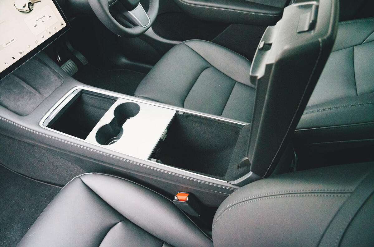17 Tesla Model Y 2022 : essai routier de la console centrale