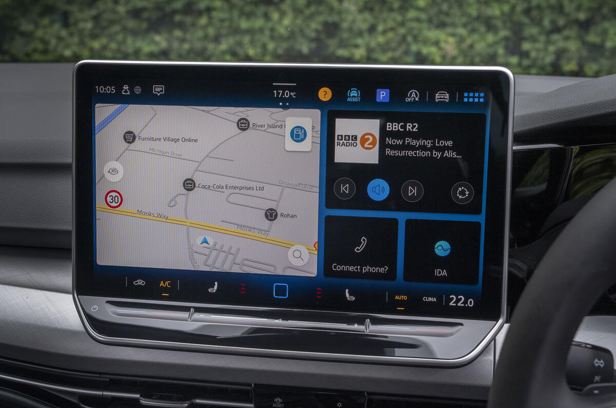 17 Volkswagen Golf Mk85 2024 review infotainment