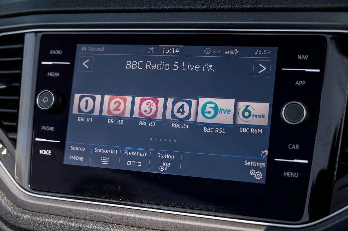 Volkswagen T-Roc Cabriolet 2020 road test review - radio