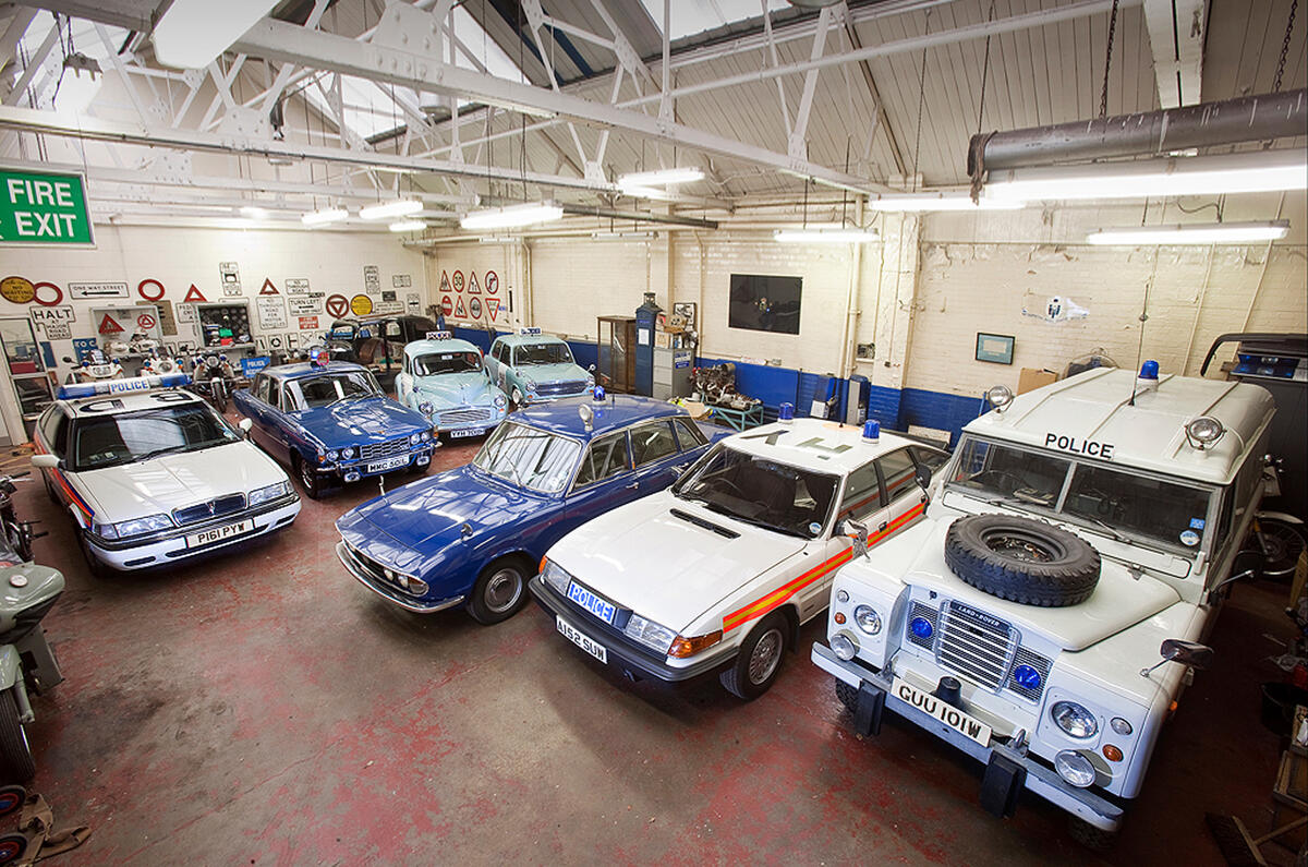 no title Vintage police cars: Rover P6 3500S