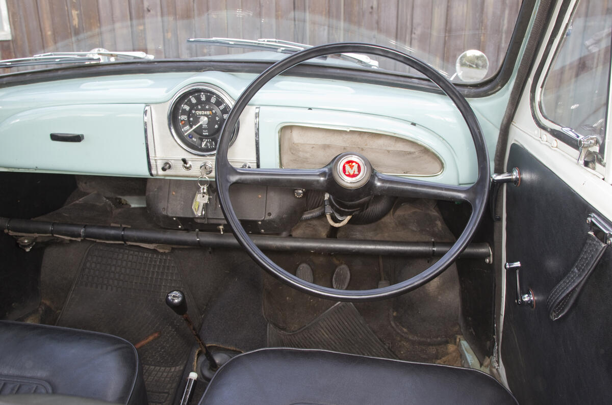 no title Vintage police cars: Morris Minor