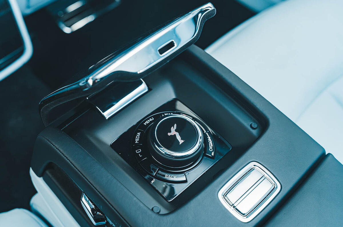17 Rolls Royce Phantom S2 rear infotainment