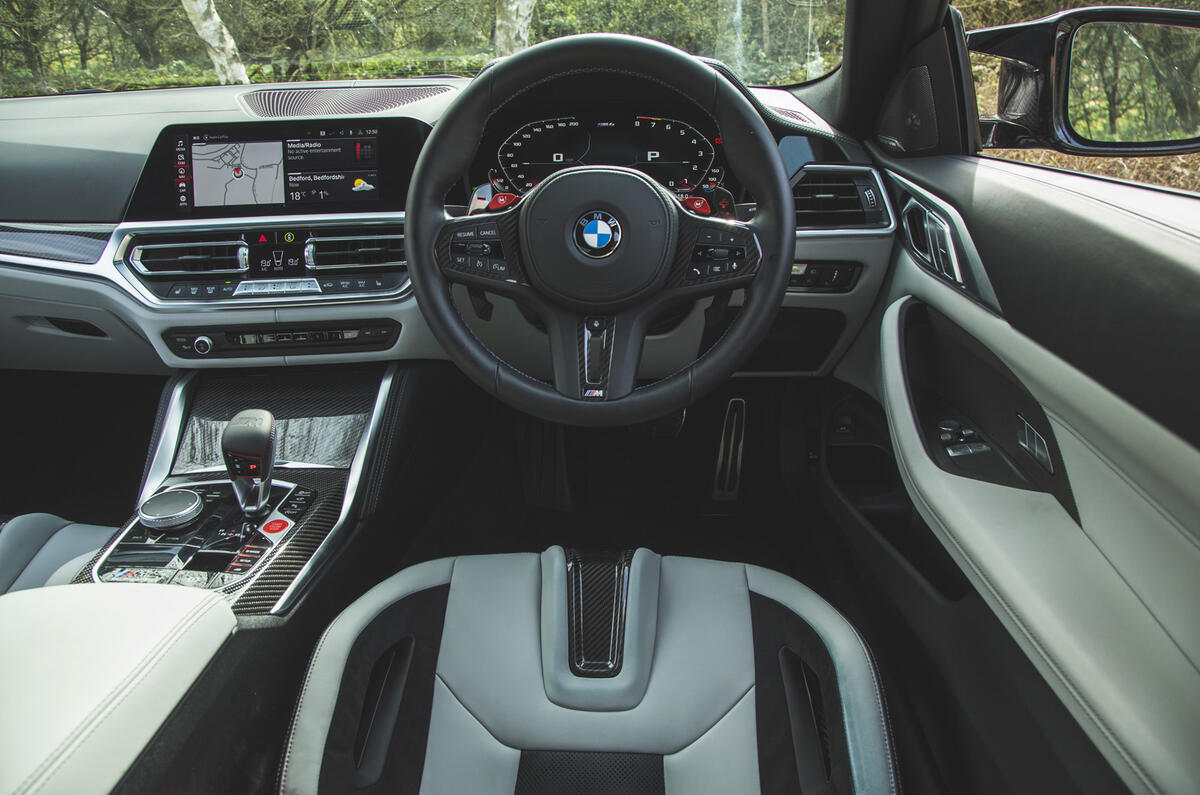 18 BMW M4 Competition 2021 RT dashboard