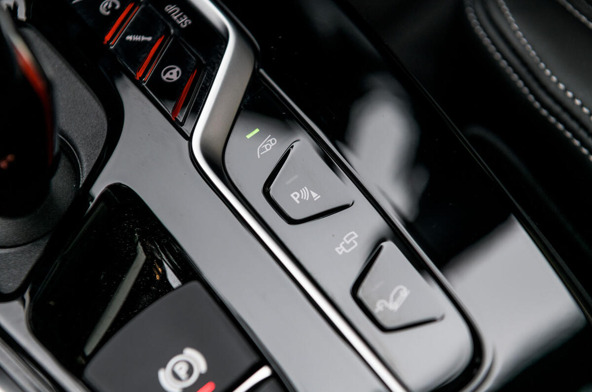 BMW X4 M Competition 2019 road test review - drive modes