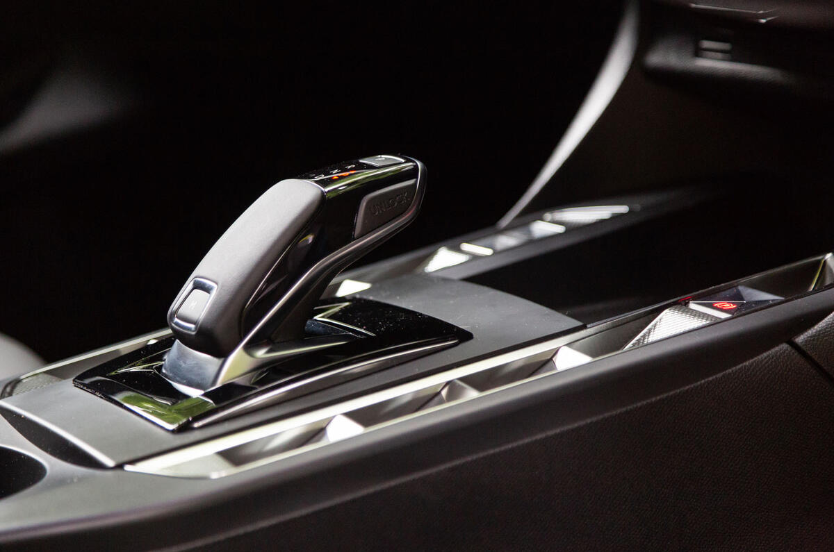 DS 3 Crossback 2019 road test review - centre console