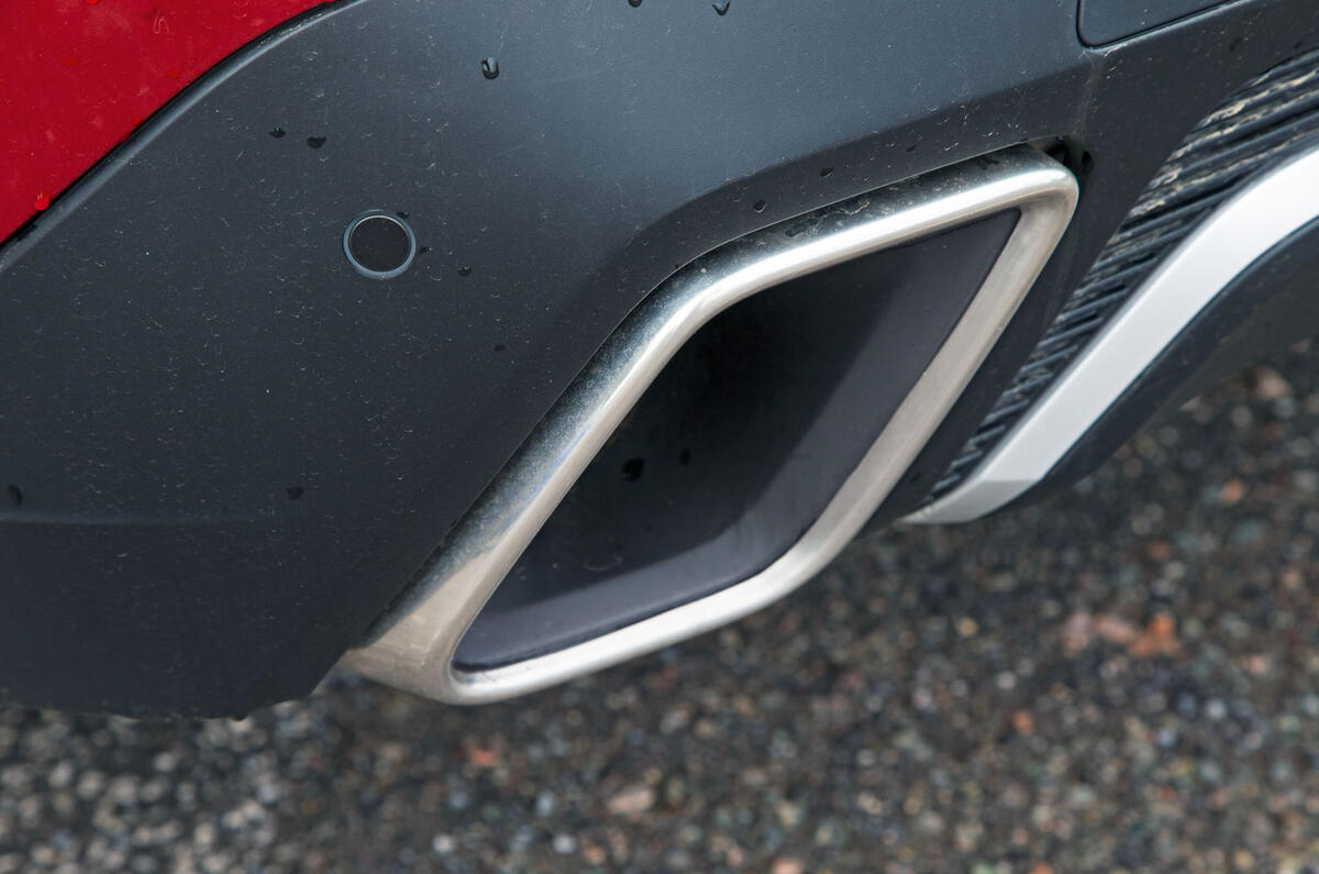 DS 7 Crossback 2018 road test review exhaust tips
