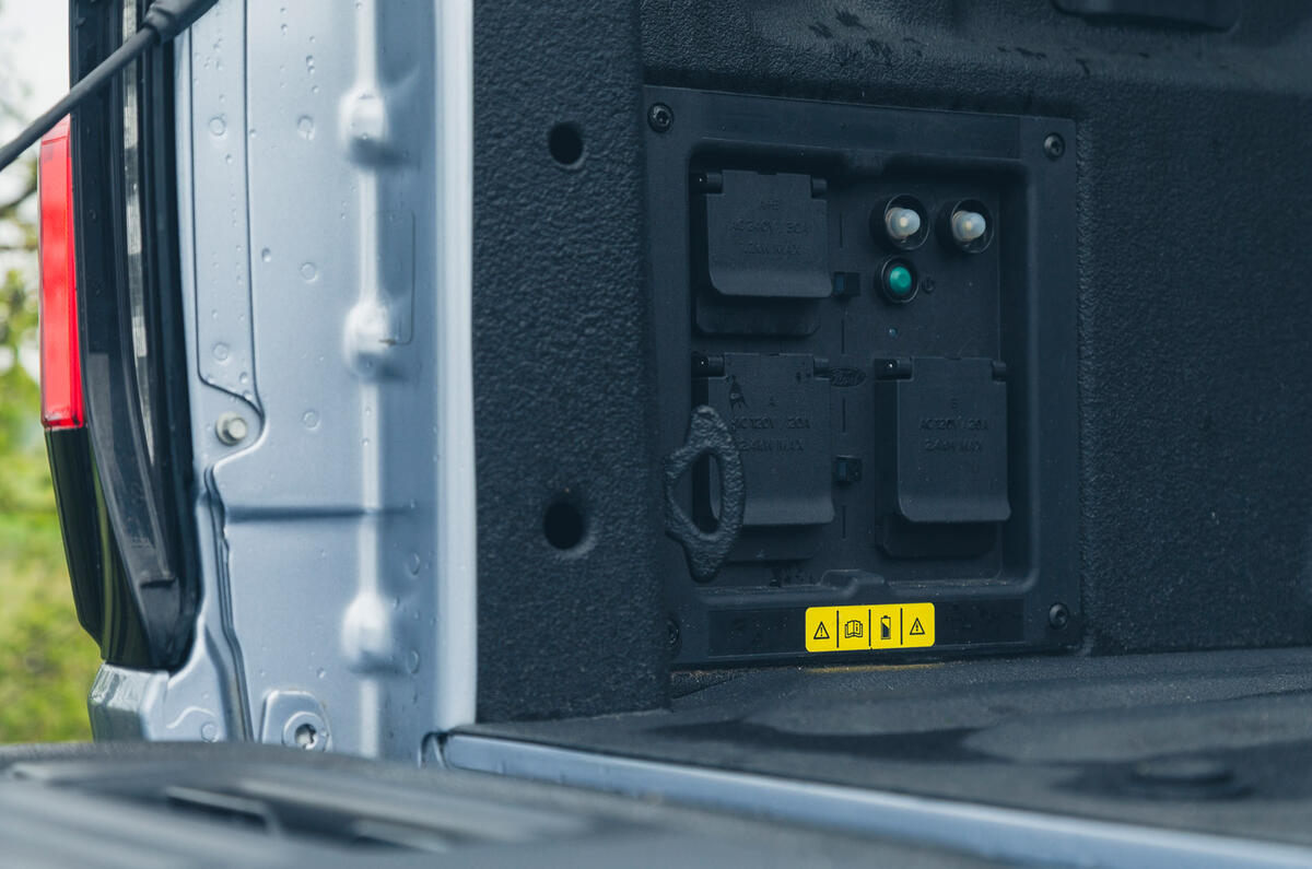 18 Ford F150 Lightning RT 2023 bed power