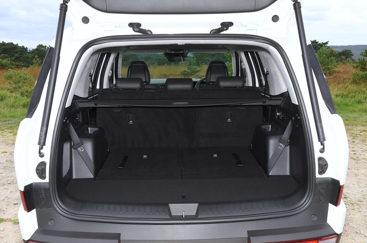 18 Hyundai Santa Fe 2024 review boot seats down