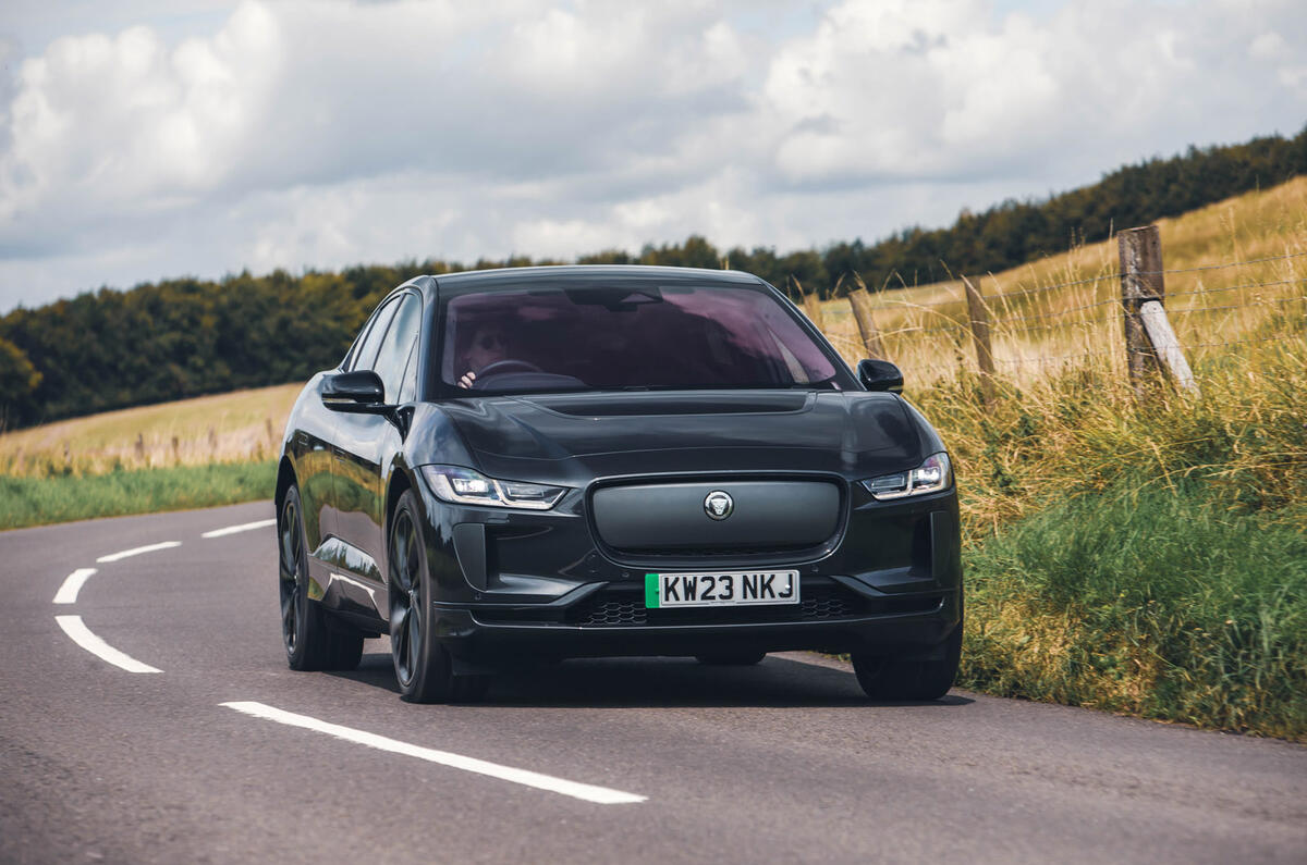18 Jaguar i Pace Sport 400 RT 2023 virage avant