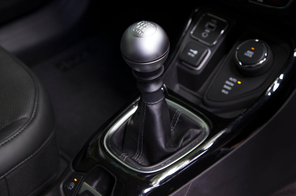 Jeep Compass 2018 road test review - gear stick