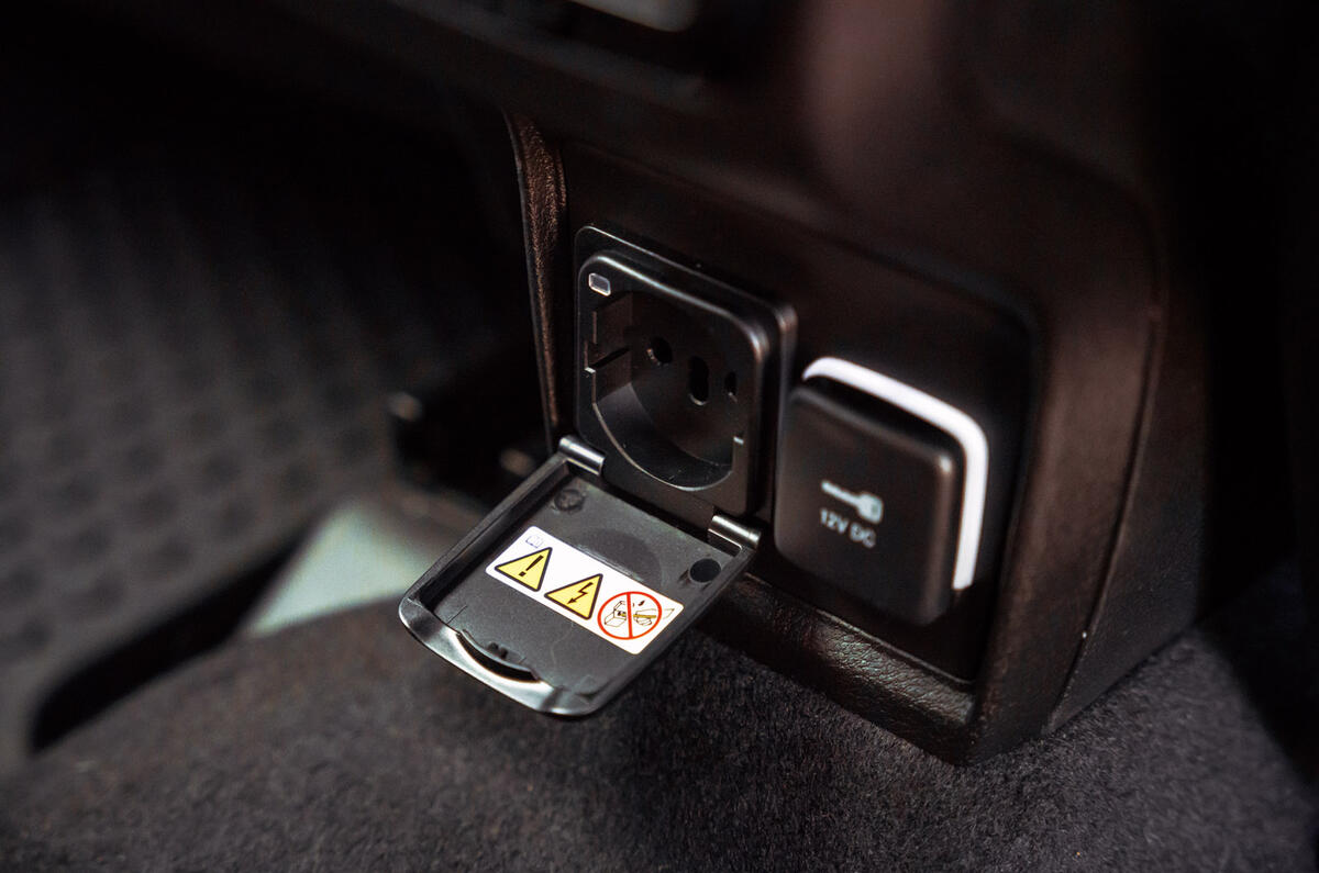 18 Jeep Compass 4xe 2022 road test review rear power 18 Jeep Compass 4xe 2022 road test review rear power