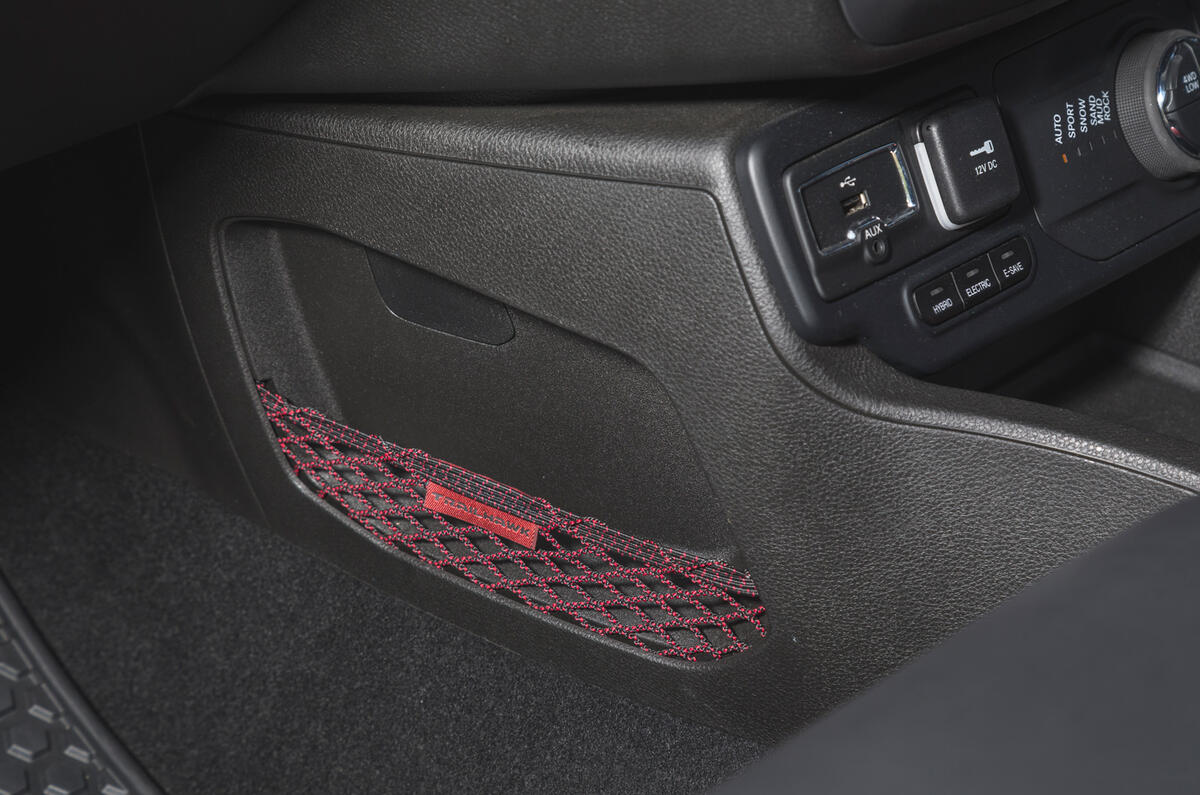 18 Jeep Renegade 4xe 2021 RT cubbys