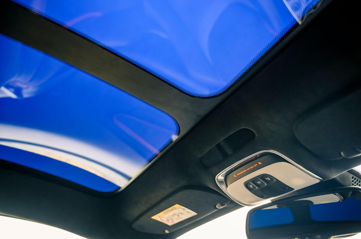18 McLaren GT 2021 road test review sunroof