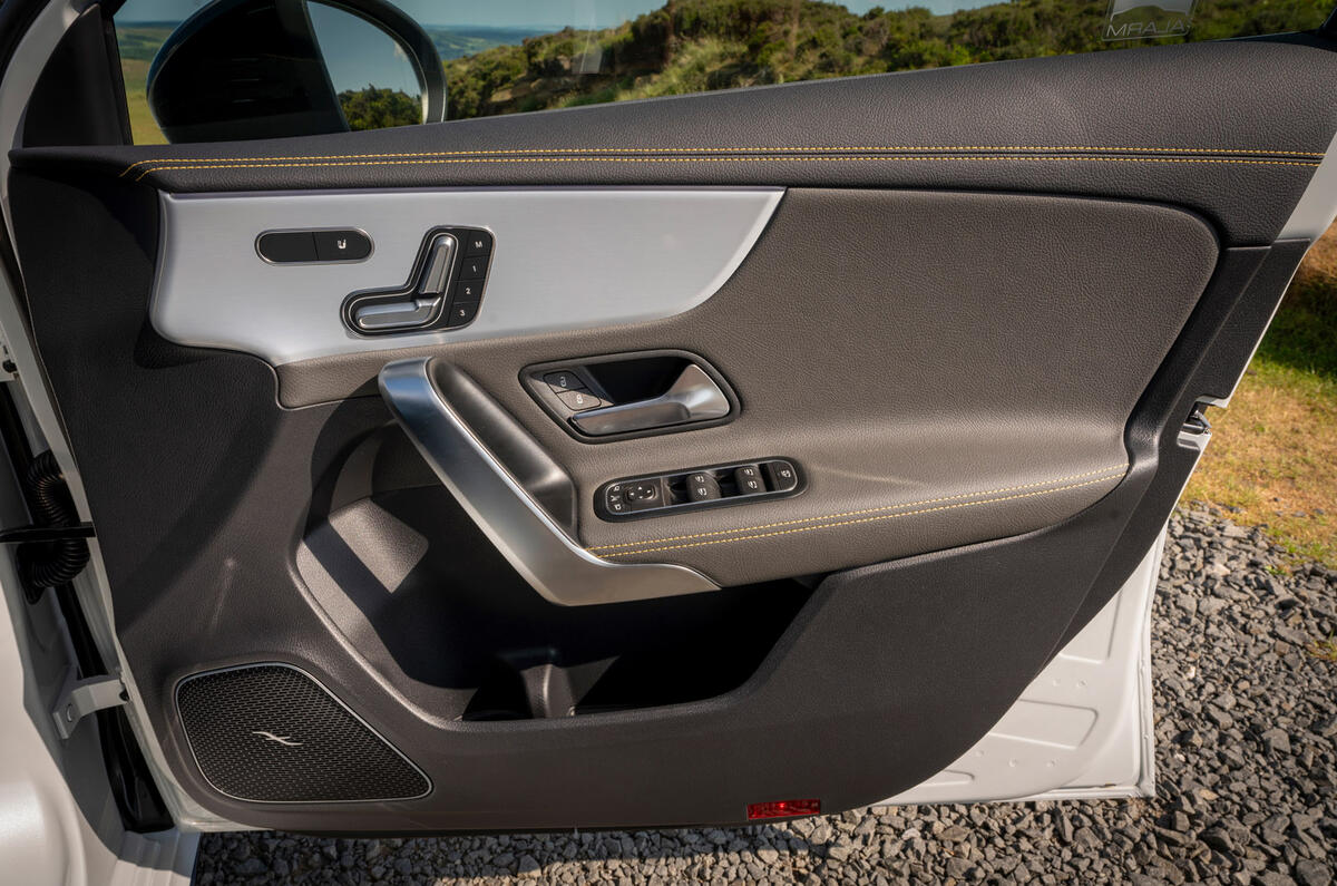 18 Mercedes AMG A45 S RT 2023 door card