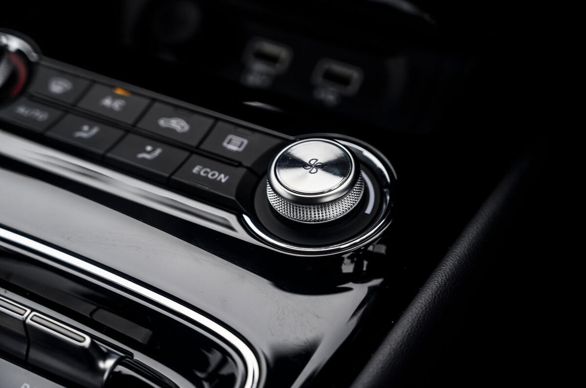 MG 5 SW EV 2020 Road test review - climate controls