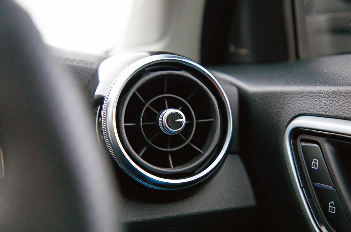 MG ZS EV 2019 road test review - air vents