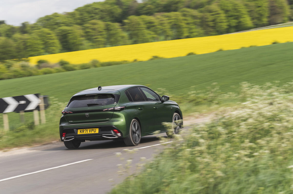 18 Peugeot 308 RT 2022 rear corner