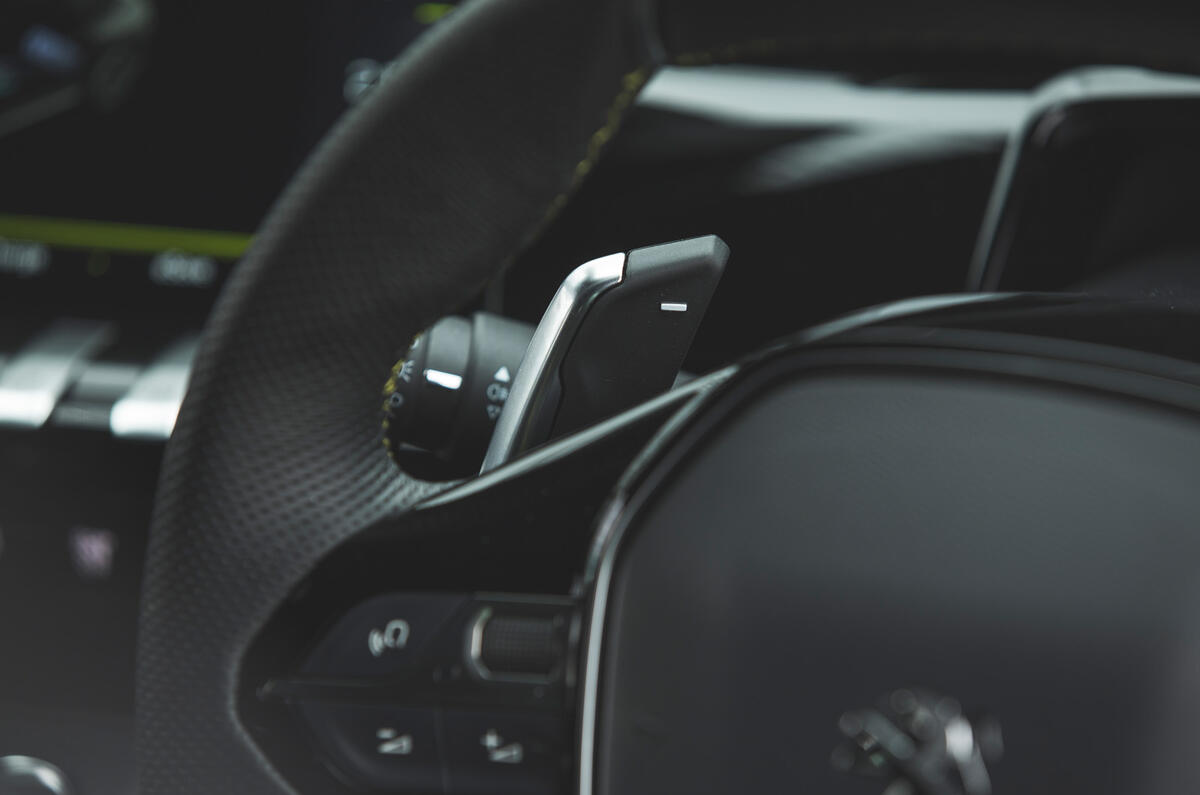 18 Peugeot 508 PSE SW 2021 RT paddle shifters