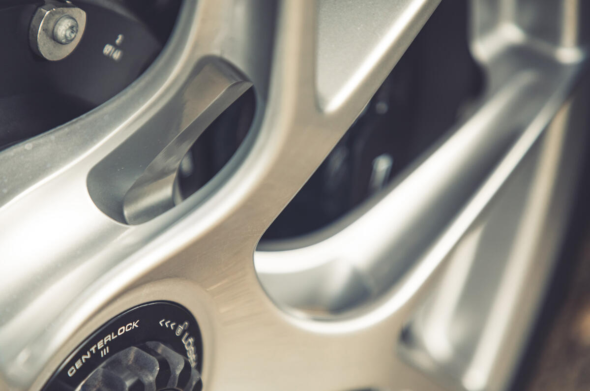 18 Porsche 911 S:T 2024 wheel 18 Porsche 911 S:T 2024 wheel