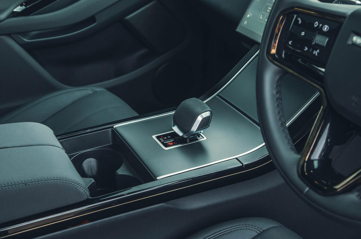 18 Range Rover Evoque RT 2024 centre console