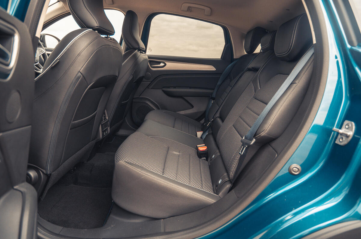 18 Renault Arkana 2021 road test review rear seats 18 Renault Arkana 2021 road test review rear seats